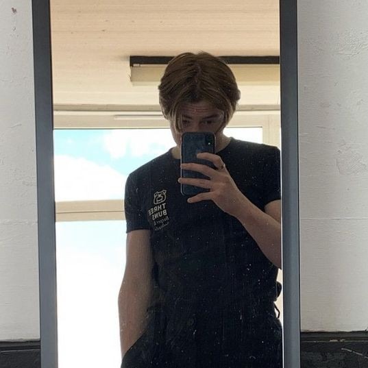 k1tconnr's tweet photo. ooi, eu sou o kit! tenho 18 anos, moro em londres e to a procura de amigos!! 

rt e fav pra ajudar pls :) https://t.co/M3AWdNR0pN