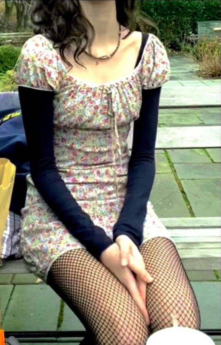 EdibleTarr's tweet photo. @skelet0nbones skinny arms and stomach, thick thighs https://t.co/zjk231AljN