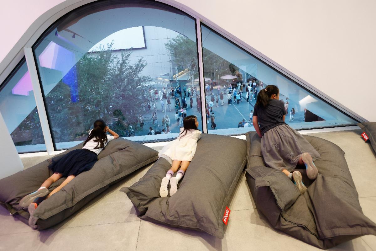 blasarow's tweet image. VAS eNewsletter, week of October 15th
conta.cc/3EDTMAW
Featured stories by: #LizGoldner  / #JodyZellen / #MatthewKangas
Image:  The Orange County Museum of Art, interior, designed by Morphosis Architects
@visualartsource
@ocmuseumofart
@anatebgigallery
@stoningtongallery