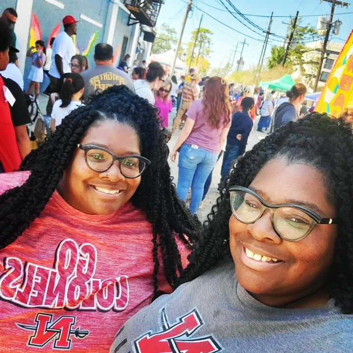 wineandfruit's tweet photo. We were the drink table volunteers Terrebonne's Bicentennial Festival and Parade!! Our volunteer group was the best! Enjoy the celebration!!!! 
#terrebonne #terrebonne200 #goodearth #storytelling #bicentennial #volunteer #service #everybodysfavoritetwins #everythingtimestwo https://t.co/ORZR07siCq