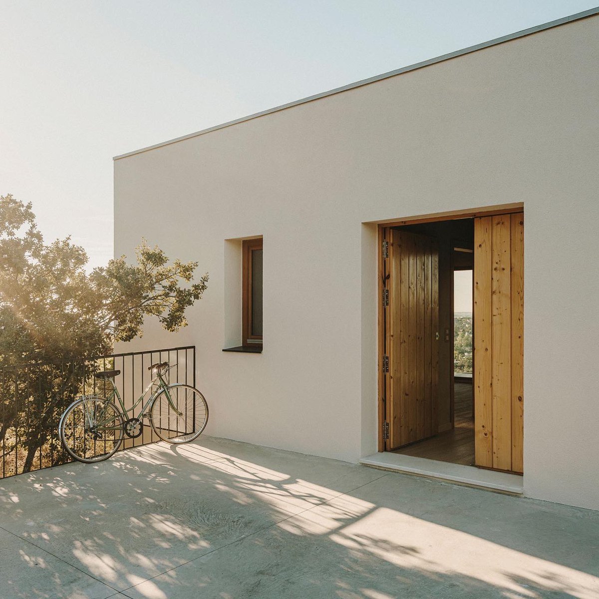 Arqenblanco's tweet photo. Casa en Monte el Pardo - Slow Studio
Imagen: Salva López 
________________________________
#casa #slowstudio #salvalopez #torrelodones #madrid #españa #arquitecturaespaña #arquitecturaenblanco #arquitecturaespañola #arquitectura #architecture #archdaily https://t.co/5o5WAwiFTJ