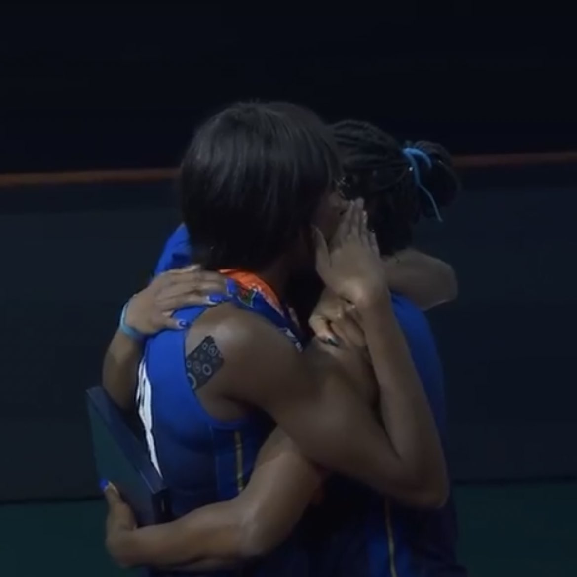 หัวเสาคู่บุญกันมานานอะ ถือว่าคนพี่มารับแทนคนน้องเนอะ อยากให้กำลังใจนู นูเก่งมากๆ แล้ว อย่าเศร้าไปเลยนะ🤍
 #วอลเลย์บอลหญิง