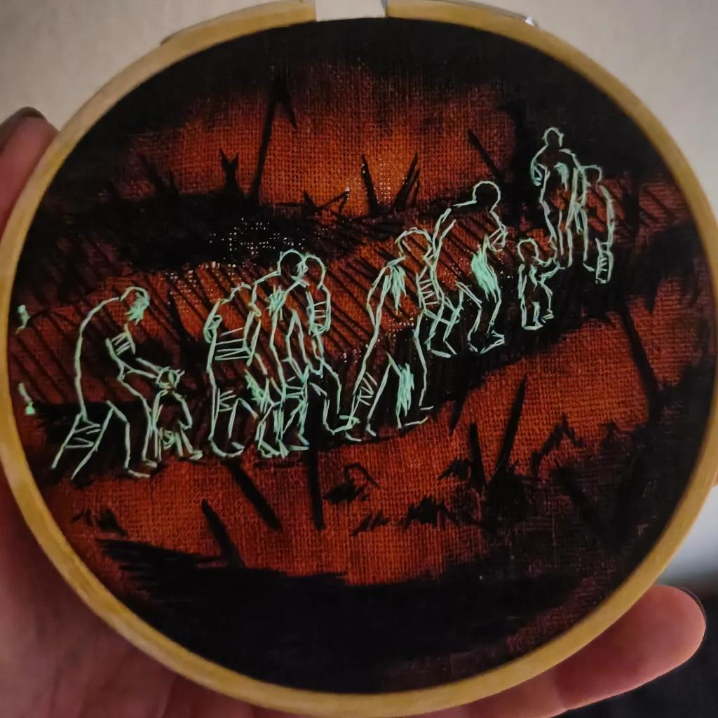 kirikiri1's tweet photo. Hoop for Episode 105 - Total War
#embroidery #hoopart #tma #magnuspod #thagnusarchives #theslaughter #totalwar https://t.co/U6ERTjTP90