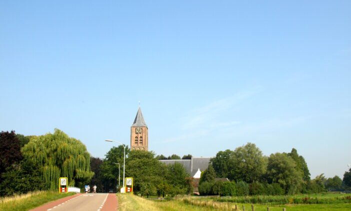 koetjong's tweet image. Harry wandelt nog steeds langs de Linge. Dit keer: Kozakken in Zoelen koetjong.nl/column-langs-d… #westbetuwe #koetjong