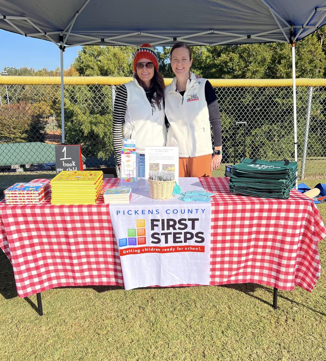 PCFirstSteps's tweet photo. Clemson Community Play Day! We❤️connecting with families, handing out books (@SCFirstSteps & @Usborne), sharing @PalmettoBasics and signing up families for @BrightbyText! Thank you @CityofClemson Parks & Rec and @USPlayCoalition! #ExploreThroughMovementAndPlay https://t.co/pKYOcMJMnR