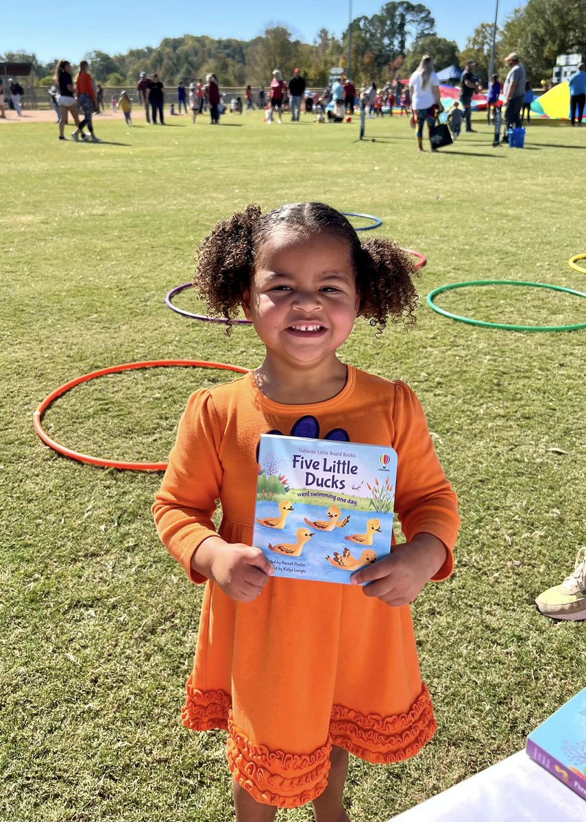 PCFirstSteps's tweet photo. Clemson Community Play Day! We❤️connecting with families, handing out books (@SCFirstSteps & @Usborne), sharing @PalmettoBasics and signing up families for @BrightbyText! Thank you @CityofClemson Parks & Rec and @USPlayCoalition! #ExploreThroughMovementAndPlay https://t.co/pKYOcMJMnR