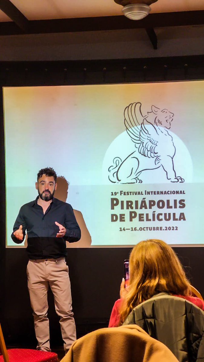 Fernando9Duarte's tweet photo. Arrancamos la proyección en @ArgentinoHotel en el marco del Festival de cine @PiriadePelicula comenzando con #BarcosdePapel
@RepuntePresente @aleyamgo #LaLuchaContinua https://t.co/sc83zB1ZGy