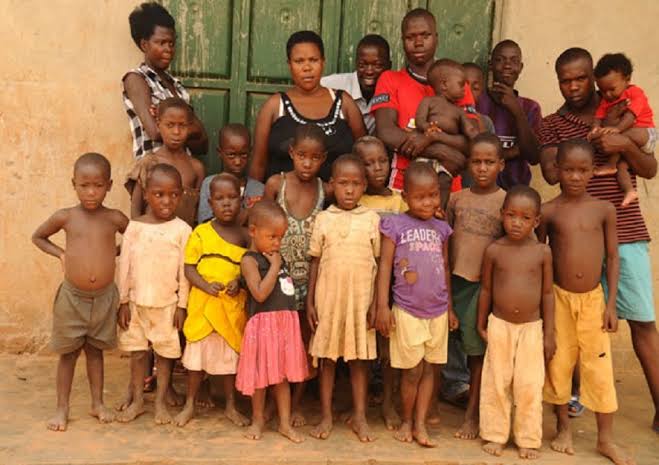 AfricaFactsZone's tweet photo. 44-year-old Ugandan woman, Mariam Nabatanzi had given birth to 44 children by the time she was 36. 

She has 3 sets of quadruplets, 4 sets of triplets &amp; 6 sets of twins.

She has a genetic condition that makes her release multiple eggs in a cycle.

She is nicknamed Mother Uganda. https://t.co/LEKJInwGgX
