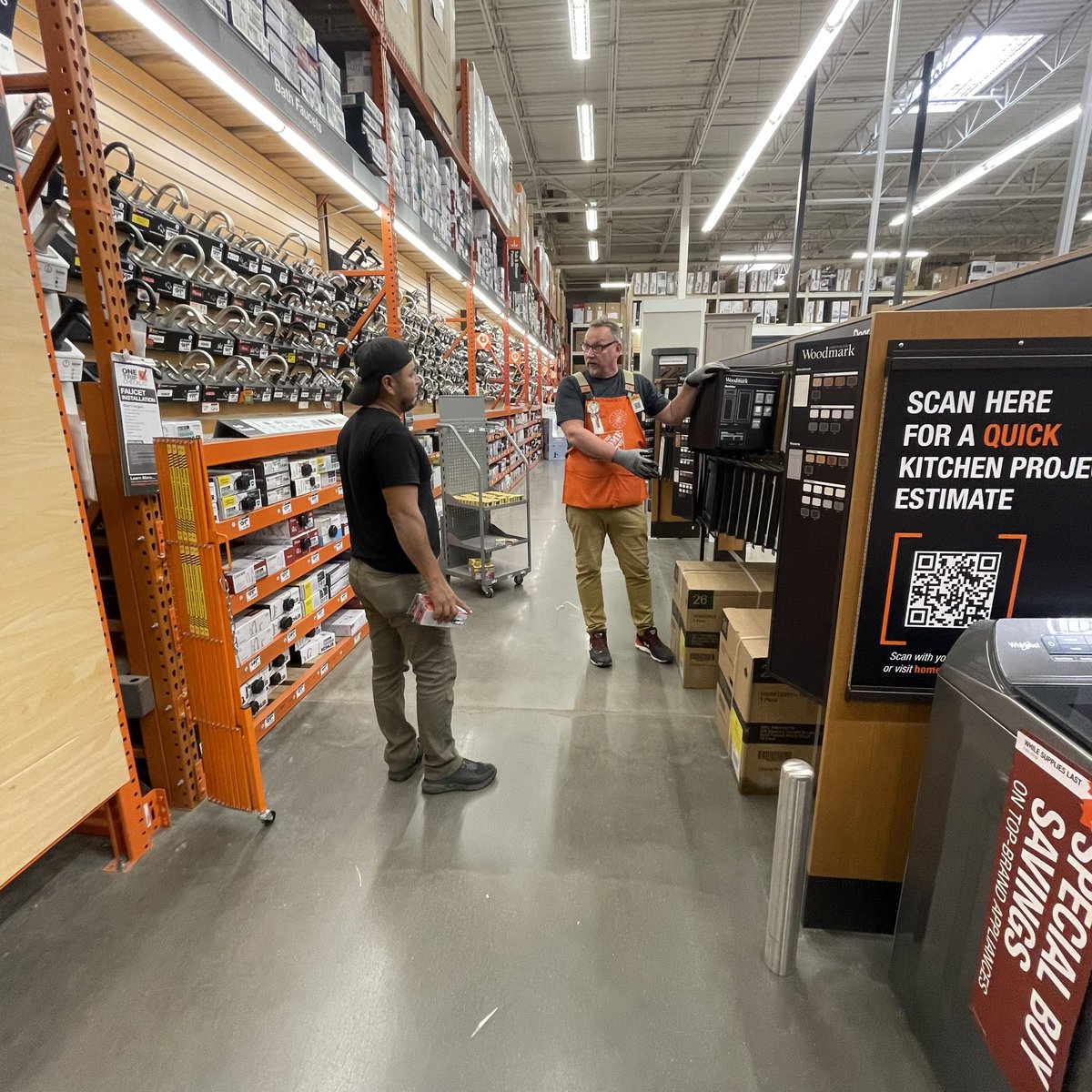 Melvin and Steph trying to sale some of their products!! <a href="/DeboGibson67/">Deborah Gibson</a>  <a href="/Kalshoop/">Kalvin Shoopman</a> <a href="/LorieCorke/">Lorie Bowen</a>