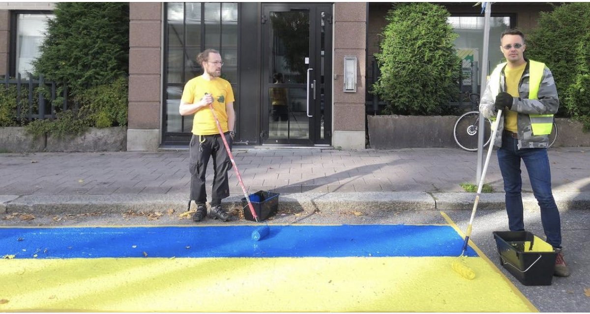 M_WrenchGang's tweet photo. Two Finnish men 'annexed' a Russian diplomat's parking spot in the Finland’s city of Turku, by painting it with the Ukrainian flag.

They called it the result of a "2-man referendum" on "annexing" the spot. The city announced it would not paint over it. https://t.co/1GbWVWCSIV