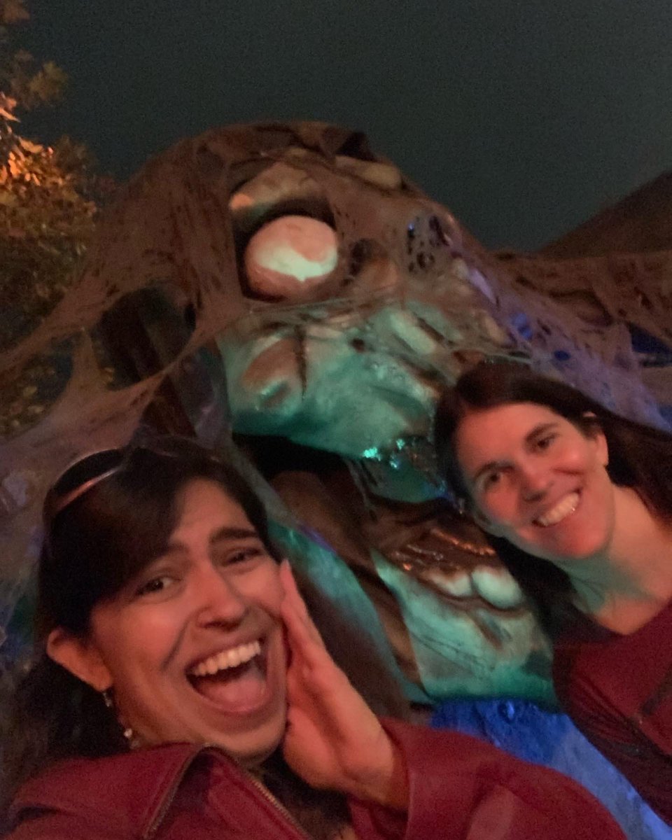 themenguin's tweet photo. Never a dull moment at #MidnightFalls 🖤
#lahauntedhayride #lahauntedhayride2022 https://t.co/Ne3lWV9T1A