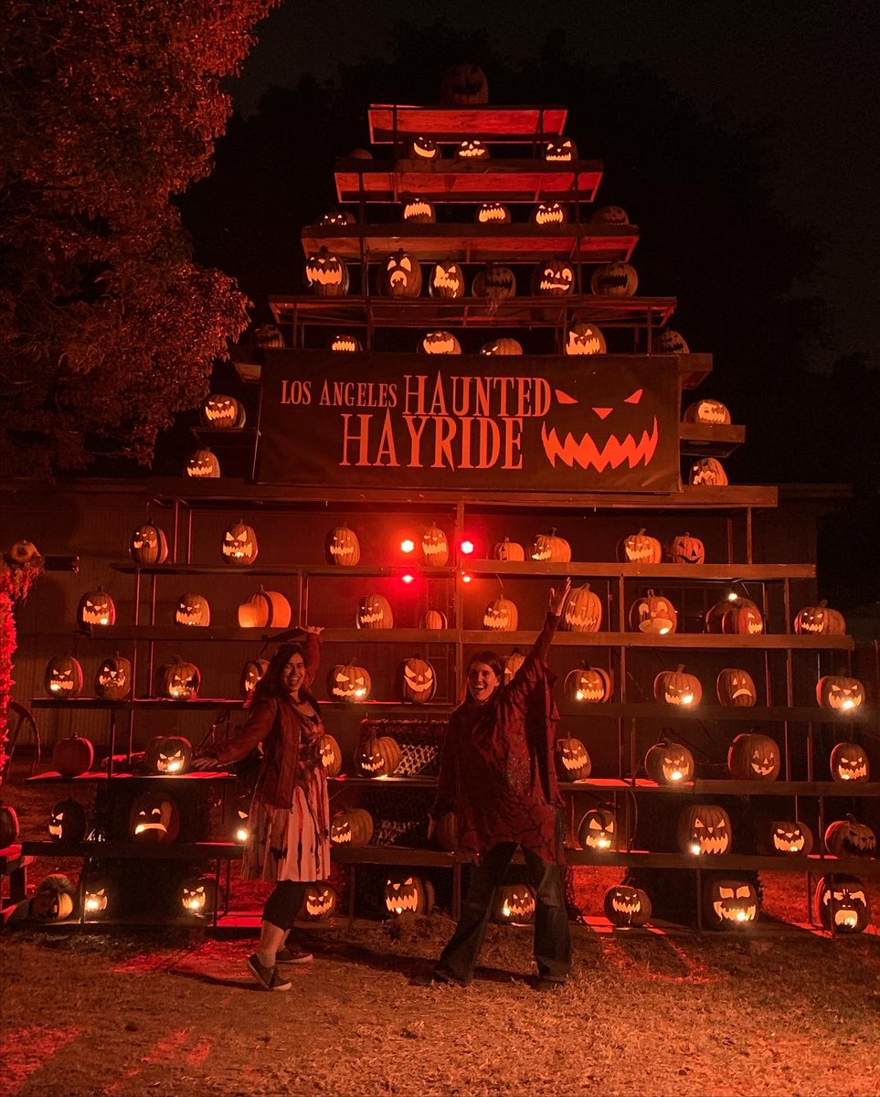 themenguin's tweet photo. Never a dull moment at #MidnightFalls 🖤
#lahauntedhayride #lahauntedhayride2022 https://t.co/Ne3lWV9T1A