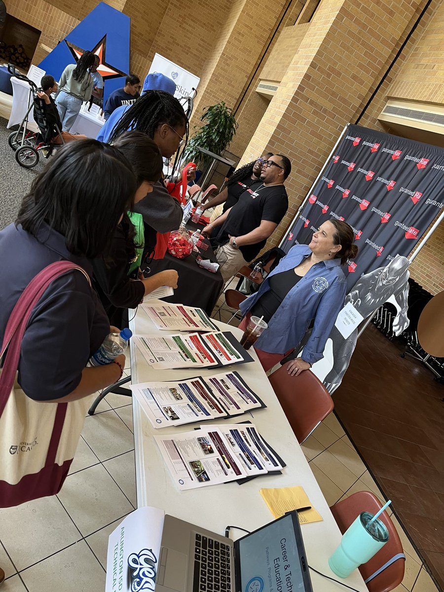 smahoneyAISD's tweet photo. @SusanPatt95 sharing the amazing Career and Technical Education opportunities in @ArlingtonISD for students. #yessummit https://t.co/m1Psm1OaCH