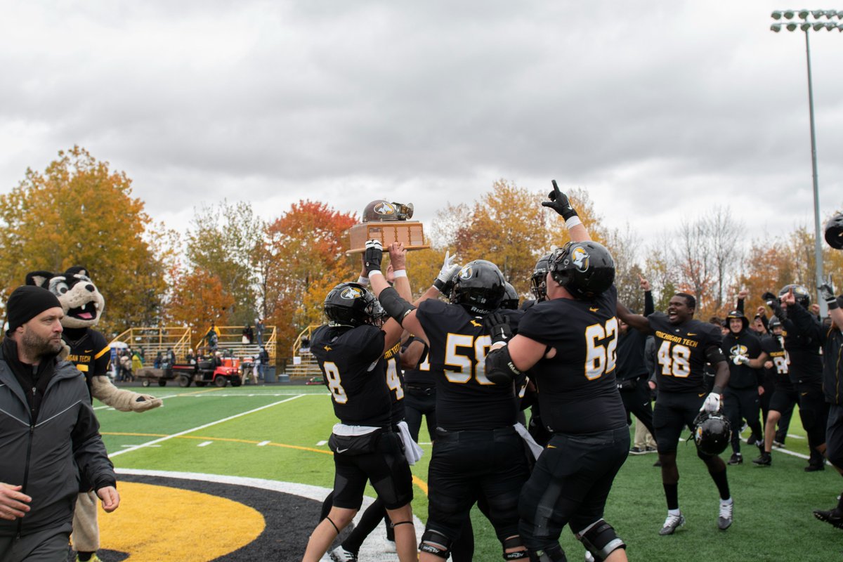 MTUFB's tweet photo. FINAL | THE HUSKIES WIN IT 21-7. 
12 in a row! #MINERSCUP https://t.co/qt0RfIbMgn