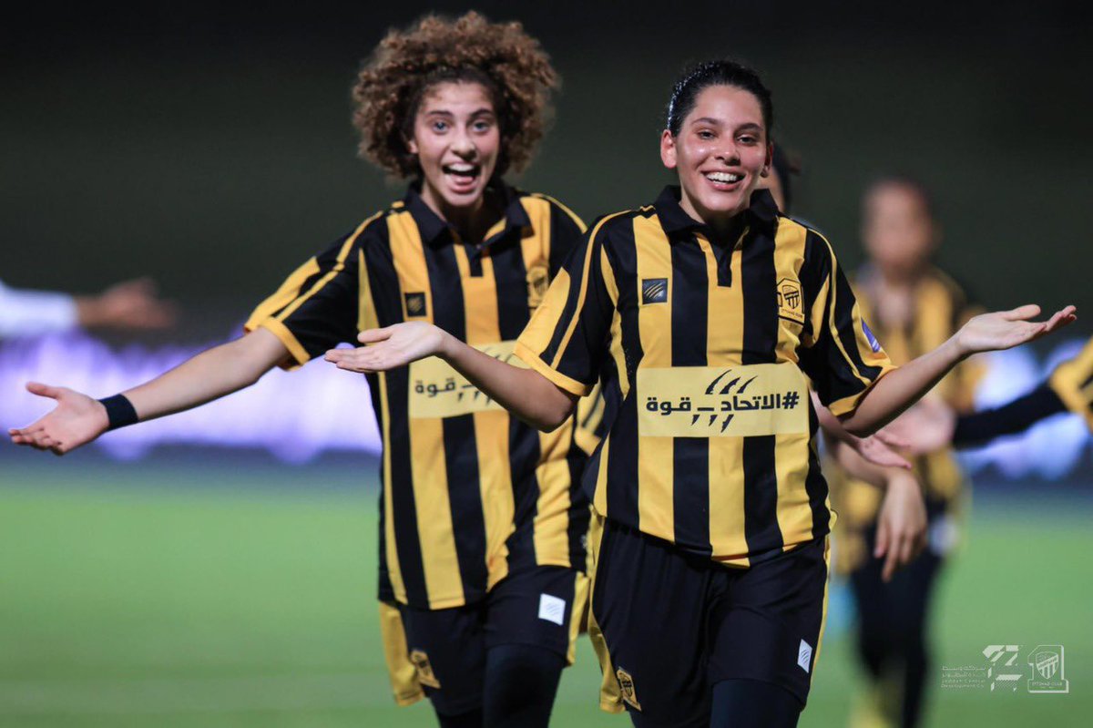 تـفرح كدا كدا 🤷🏼‍♀️
#الاتحاد_الاهلي
