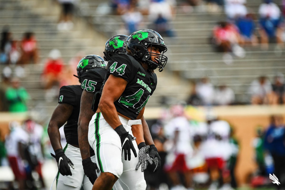 MeanGreenFB's tweet photo. Flex on 'em, @RichardsMazin ‼️💪

𝙎𝙚𝙖𝙨𝙤𝙣-𝙝𝙞𝙜𝙝 2⃣ sacks on the first drive of the game.

#GMG 🟢🦅 https://t.co/Ie0Dbdu35v