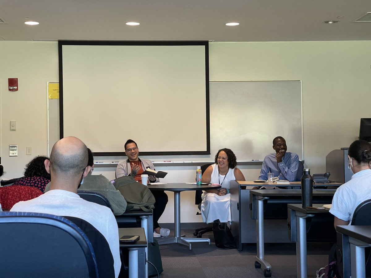 urayoannoel's tweet image. Xavier Navarro Aquino cracking us up @RicanStudies #ricanstudies2022 #prsa2022 @HolyokeCC w @MoniAJimenez &amp;amp; Roger Reeves  #creativewriters #literaturaboricua