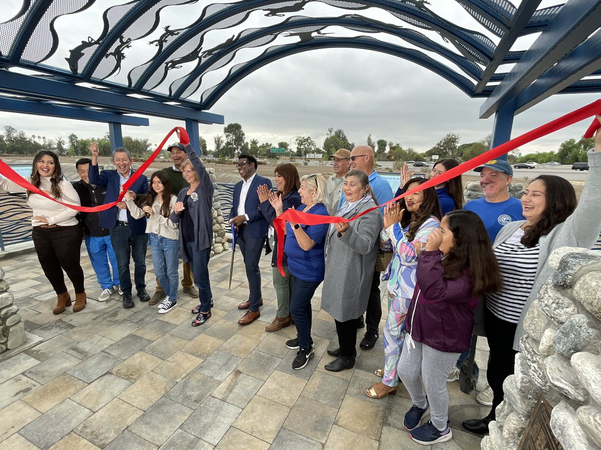 SupJaniceHahn's tweet photo. Parque Dos Ríos is officially open!

This space will serve residents and visitors from across @CountyofLA cycling and walking along the river in so many ways— a welcome rest stop, a beautiful green space, and a place to learn about the rich natural features of our river. https://t.co/7fwhZlVZBi
