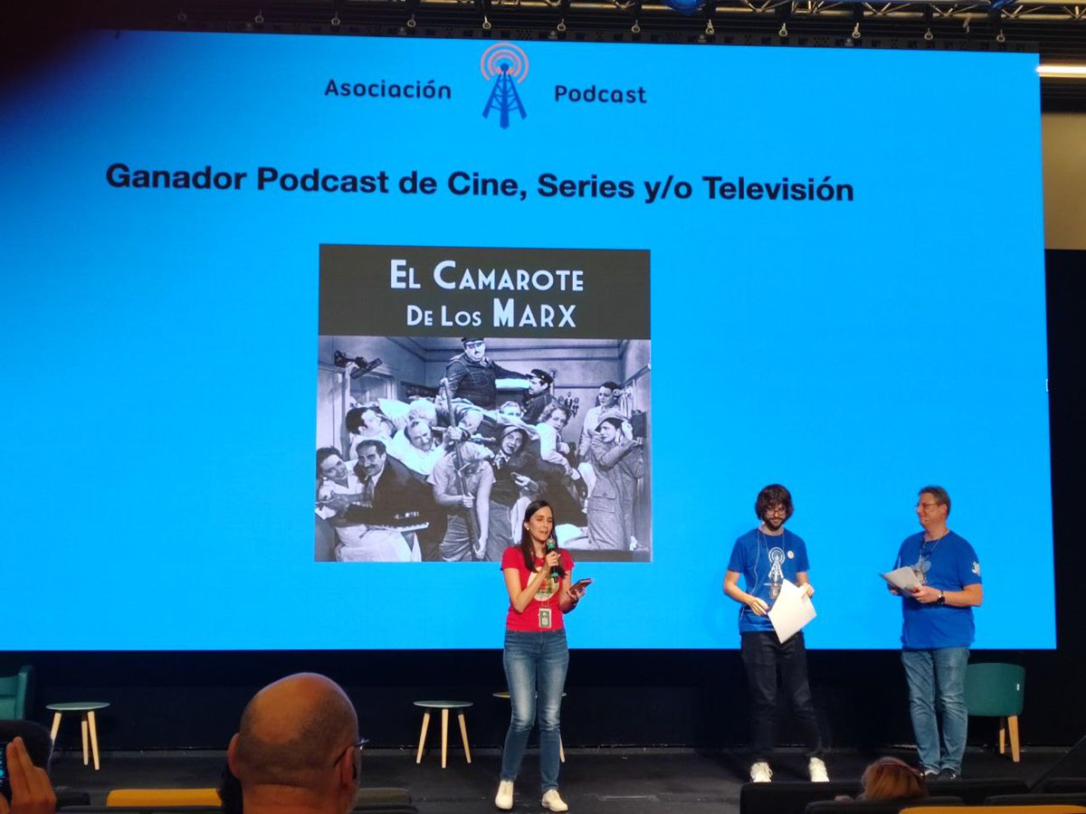 CamaroteMarx's tweet photo. Pues mira tú por dónde que los miembros de la @asociapodcast han decidido darnos el premio al "Mejor podcast de cine, series y/o televisión" en las @Jpod22Madrid ... y no podemos estar más contentos y agradecidos 😍😋🥸 https://t.co/jwuQGB4vpp