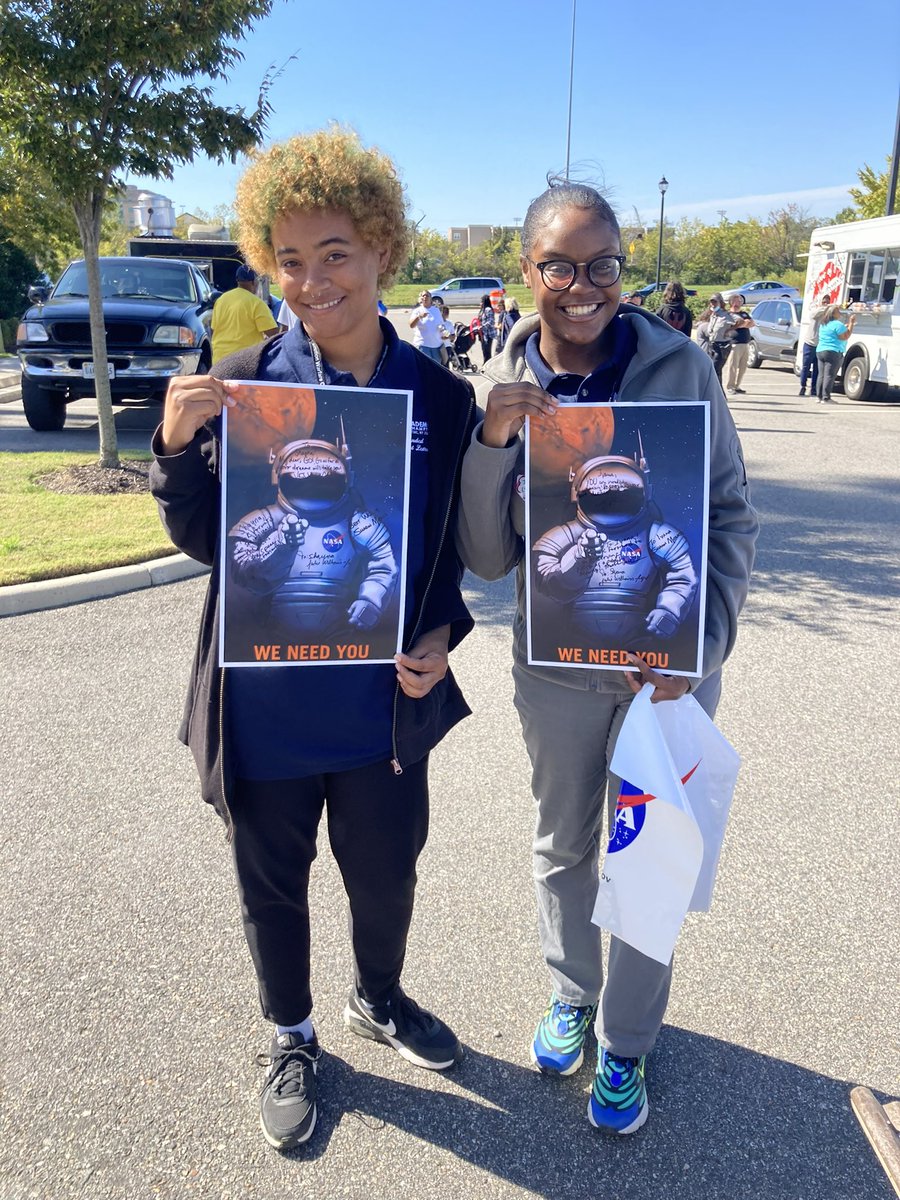 BetsyMcallister's tweet photo. Hampton High School students and Academy Coach Tina Kerby volunteer their time at the 2nd Annual STEM Exploration Community Event and got autographed posters from NASA legends Julie Williams-Byrd and Michelle Ferebee! #HCSSTEM #WeAreHCS @HamptonCSchools @crabbernews https://t.co/WLBPu72rpi