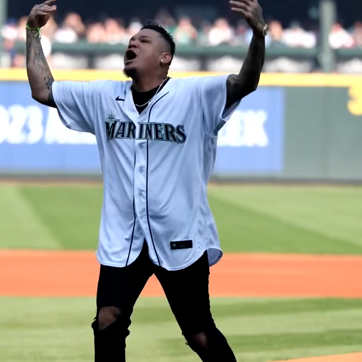 [分享] King Felix回到水手主場開球