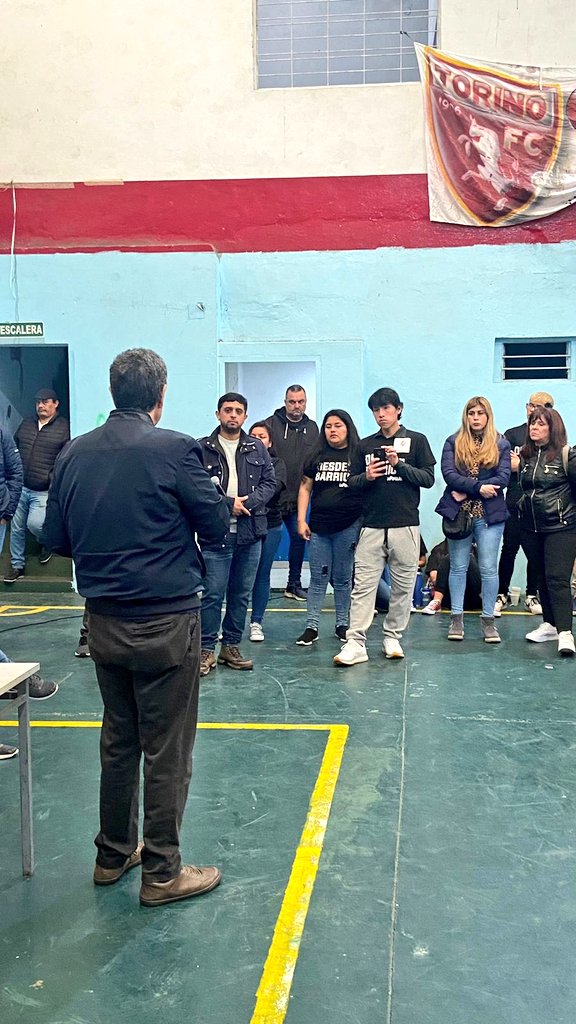 leanleyenda's tweet photo. Hoy con la militancia @ProCiudadBsAs de la Comuna 8 recibimos a @jorgemacri en el Club Torino para debatir sobre que comuna, que ciudad, que país queremos y cómo podemos hacerlo juntos.

Gracias Jorge por reconocer el valor, la capacidad y el aporte que hacemos en el territorio. https://t.co/U243fd7x2u
