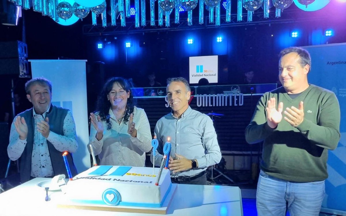 patriciogok's tweet image. Sigamos defendiendo a #VialidadNacional y trabajando en todo el territorio de esta #ArgentinaGrande con el mismo compromiso y profesionalismo, conectando caminos como hace 90 años

#90añosconectandocaminos