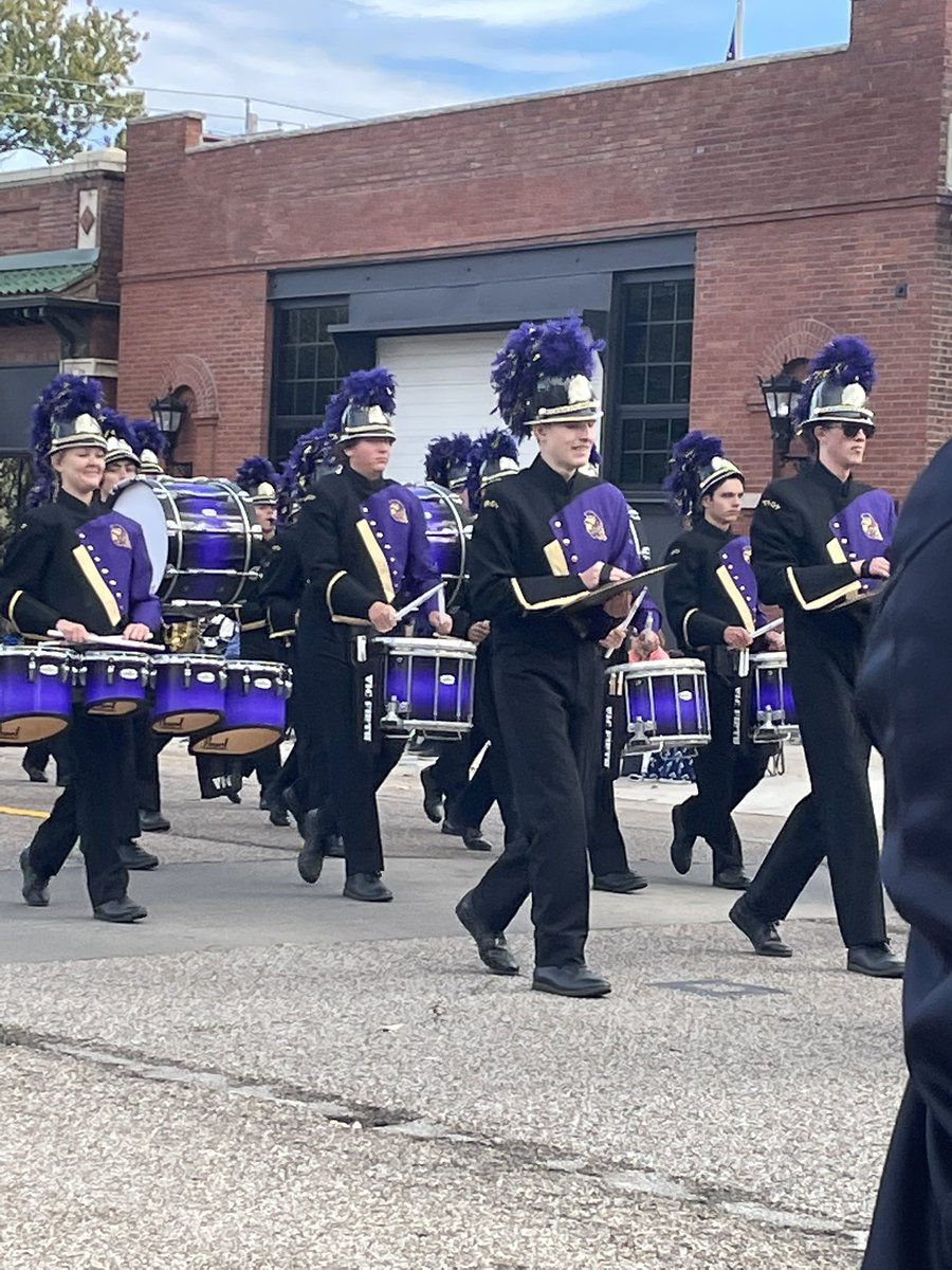 MrsWattelet's tweet photo. 💜💛 Trojan Pride Marching Band #proud2br3 https://t.co/q3NbkQ0ObQ