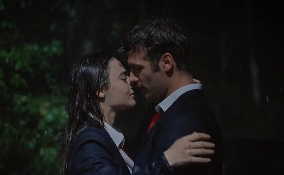 Aliizette's tweet photo. the old #duybeni is back 
i think I am going to erase the last 4/5 episode of my brain 

the cinematography of this scene is going to be 😍✨ https://t.co/508Redvti6