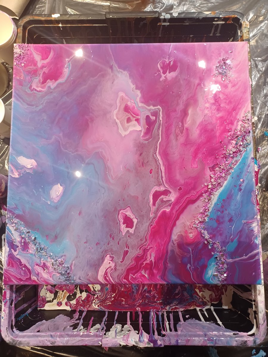 First time participating a Workshop @ Art Space Luxembourg
I had so much fun doing fluid Art! 🥰💜