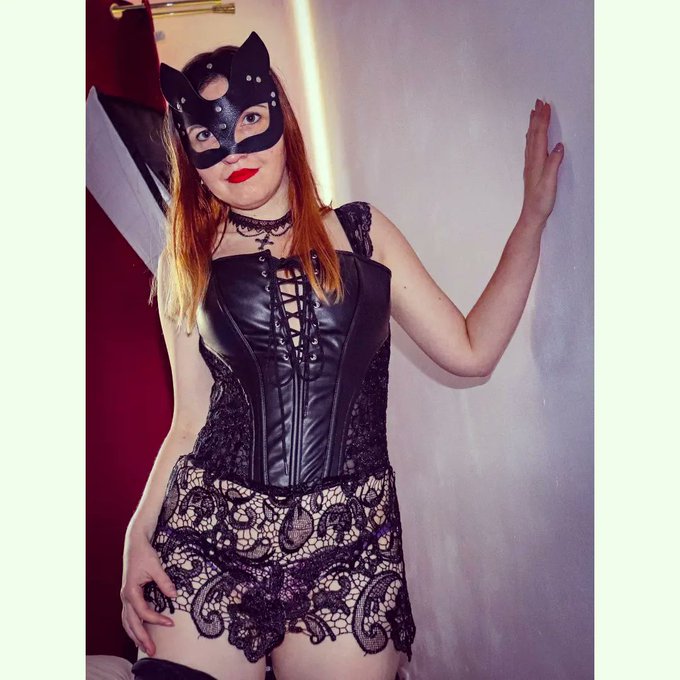 Guys, I got a new mask, red lips...and a nice body to show... well, and an obsession with #corsets .<a href="/tag/model"class="tags"><span>#model</span></a><a href="/tag/fashionmodel"class="tags"><span>#fashionmodel</span></a><a href="/tag/corsets"class="tags"><span>#corsets</span></a><a href="/tag/onlythestrongsurvive"class="tags"><span>#onlythestrongsurvive</span></a>