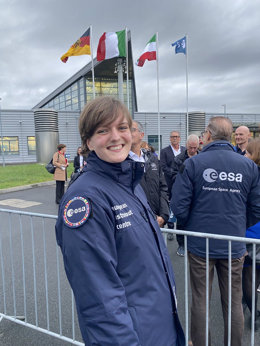 SaraInOrbit's tweet photo. Welcoming back an astronaut! 👩‍🚀 

Had a blast working with @Muehlaura today, covering @esa astronaut @AstroSamantha’s return from the #ISS. 🥳 https://t.co/Y6N1yqB6qM