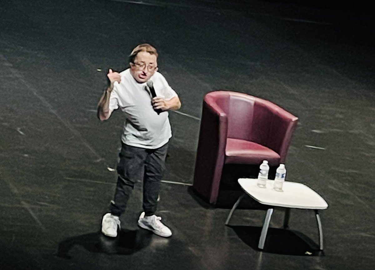 ElomFlavienne's tweet photo. ♿️🚺 Cet apm à #Handipartage. Le vélo #VanRaam, adapté pour les personnes handicapées : l'essayer c'est l'adopter ! C'est aussi l'humour et le #handicap avec
@GuillaumeBats : "être un parmi les autres et non pas un à part des autres".
#Courbevoie #wethe15💜 #TousConcernés https://t.co/naJtvSIc7R