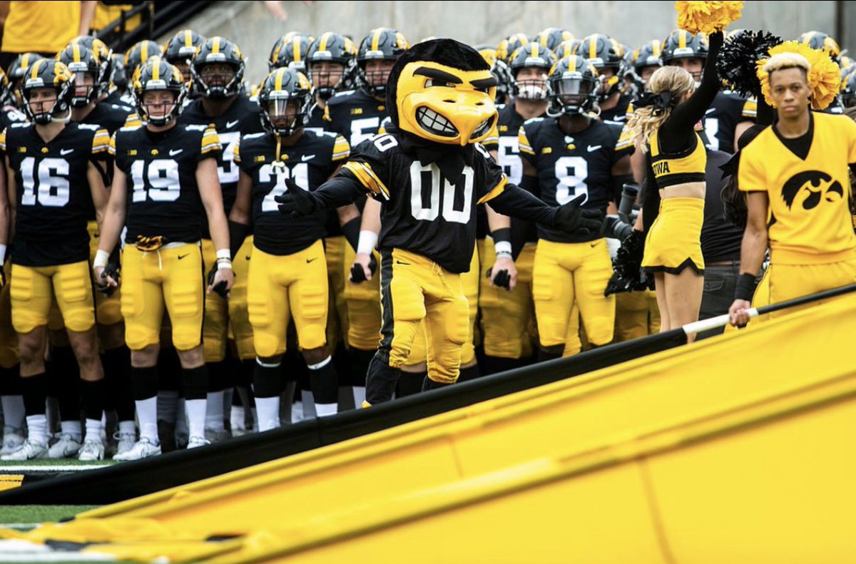 After a superb conversation with @Abdul_Hodge , I am elated to announce that I have earned an offer from The University of Iowa. #Hawkeyes 🟡⚫️@HawkeyeFootball @TylerBarnesIOWA @TrustMyEyesO @therealraygates @CoachEReinhart @TheJohnDiarse @NorthCro_FB