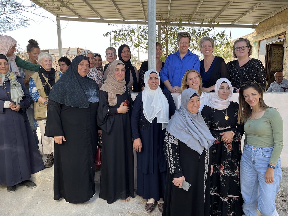 Erik Lysén (@eriklysen) on Twitter photo Kvinnor som bestämmer - i Palestina och Sverige. Då händer det saker!💪#biståndgörskillnad <a href="/Act_Svk/">Act Svenska kyrkan</a> <a href="/MTRQA/">Maria Wålsten</a> @annasundstrom77 <a href="/asjohansson/">Anna Johansson</a> <a href="/anna_tibblin/">Anna Tibblin</a> <a href="/ptandorff/">Petra Tötterman Andorff</a> #sclr Kvinnor som bestämmer - i Palestina och Sverige. Då händer det saker!💪#biståndgörskillnad <a href="/Act_Svk/">Act Svenska kyrkan</a> <a href="/MTRQA/">Maria Wålsten</a> @annasundstrom77 <a href="/asjohansson/">Anna Johansson</a> <a href="/anna_tibblin/">Anna Tibblin</a> <a href="/ptandorff/">Petra Tötterman Andorff</a> #sclr