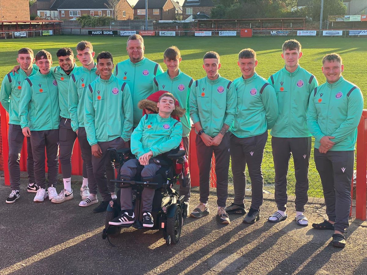 New reserves tracksuits look great , thank you to sponsor ⁦<a href="/kyleforryan/">Kyle Forryan</a>⁩ and Mark Baxter, Automotive Group Limited for helping ⁦<a href="/gresleyreserves/">Gresley Rovers Reserves</a>⁩ 👏🏻👏🏻👏🏻🔴⚪️🔴