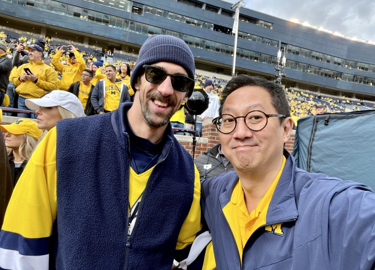 I enjoyed welcoming Olympic Medalist Michael Phelps back the Big House as Honorary Captain. We discussed our common connections to ⁦@UMich⁩ and ⁦@TowsonHSTweets⁩ We are both proud graduates of Towson High School in Baltimore 〽️