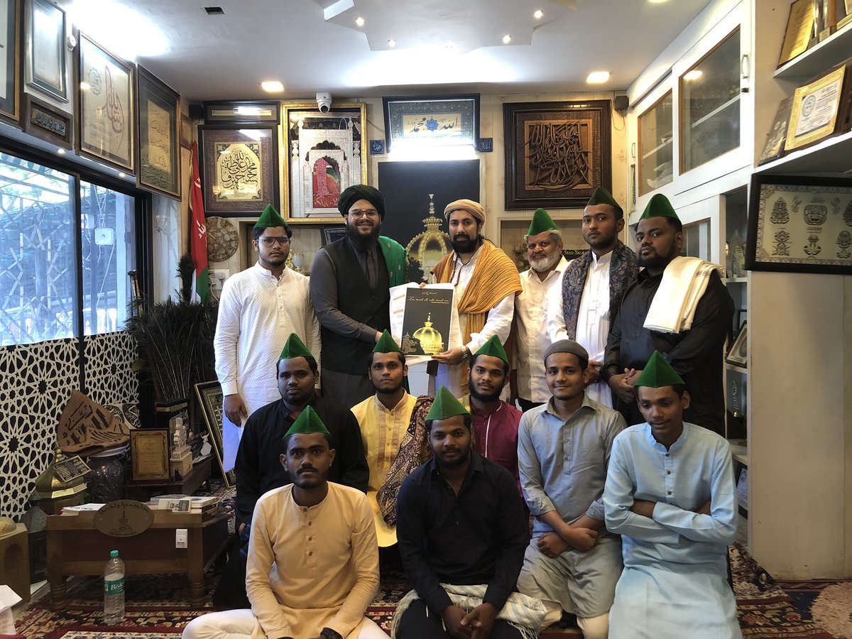 MissionAbu's tweet photo. Syed Lateef Pasha Quadri &amp; Mureedin of Sarkar Khateeb E Deccan(R.A) at Ajmer Sharif along with Syed Salman Chishty @sufimusafir 
#Ajmer #sufism #Sufi https://t.co/7JEQCVFDXa