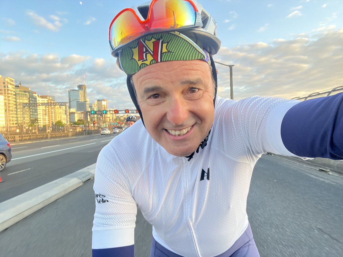 miketomalaris's tweet photo. To ride a bike across the iconic Sydney Harbour Bridge on a perfect Spring morning, on closed roads, with 5000 similar-minded road warriors, is bliss. We had the best day.
@BicycleNSW
#SpringCycleSydney https://t.co/WrTv9BKaCz