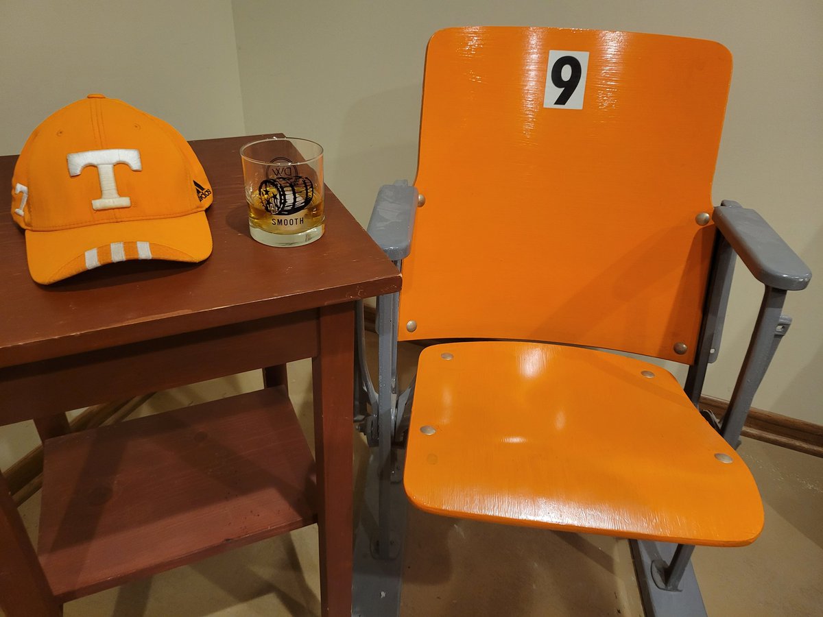 oyster_art's tweet photo. Bowl eligible in October. I'm not used to this lately, but it sure feels good. Great game! #Vols #Bama #GBO #PMS151 https://t.co/zQLnxeZI5v
