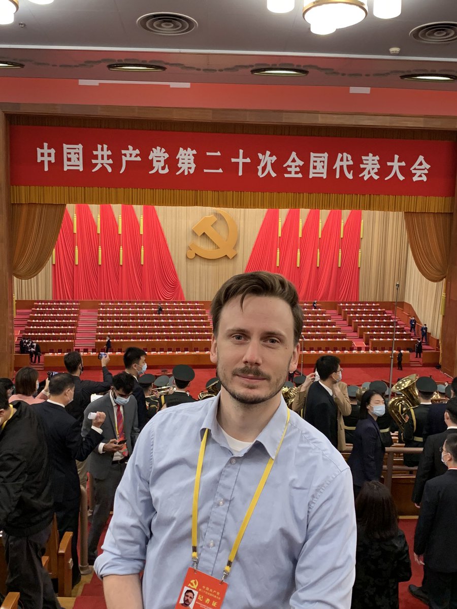 På plats. Snart får vi höra vad XJP säger om politiken.