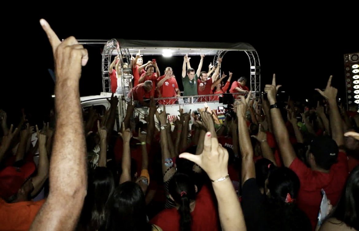 walteralvesrn's tweet photo. Em Umarizal, a noite de sábado começou com o #Piseiro13 confirmando que, no segundo turno, o povo vai ampliar a vitória de @LulaOficial presidente. 👍
#LulaPresidente #Umarizal #TôComLula
📸 Raiane Miranda e Roberto Lucena https://t.co/eNSs6feFWk
