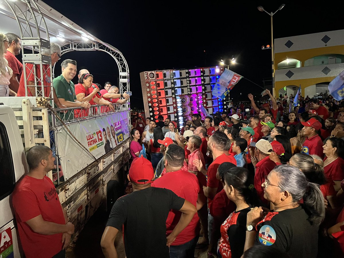 walteralvesrn's tweet photo. Em Umarizal, a noite de sábado começou com o #Piseiro13 confirmando que, no segundo turno, o povo vai ampliar a vitória de @LulaOficial presidente. 👍
#LulaPresidente #Umarizal #TôComLula
📸 Raiane Miranda e Roberto Lucena https://t.co/eNSs6feFWk