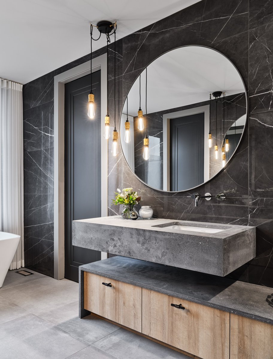 Custom bathroom, 101 sq. ft. or more, contemporary, is won by @AstroOttawa, RELM Builders &amp; <a href="/HobinArchitects/">Hobin Architecture</a> for an ensuite that “takes industrial to a new personal, intimate level.” This home’s kitchen was also an award-winner earlier this evening
#GOHBAawards