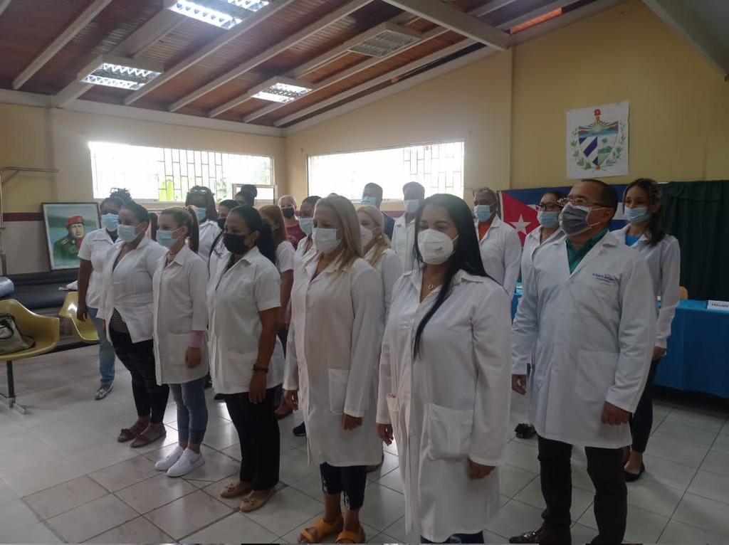 Si alguien pretende deshonrar al más invencible de los ejércitos, el de batas blancas de Cuba, se equivoca, porque es el más noble y humano del mundo. #FuerzaCuba #Cuba #CubaPorLaVida #CubaPorLaPaz #CubaEsAmor #TodosJuntos #NoMasBloqueo #Cuba #CheVive #CamiloVive