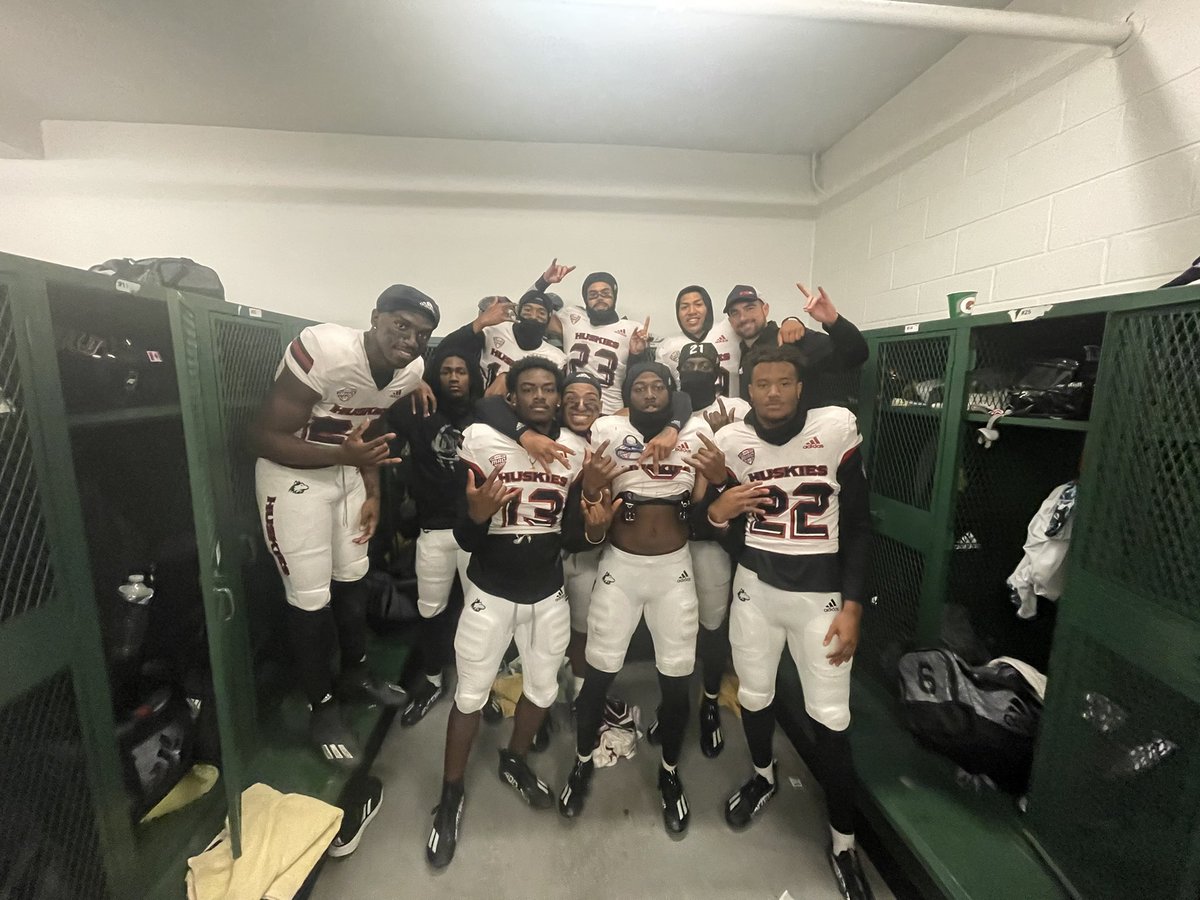 NickBenedetto_'s tweet photo. Great win today! Proud of this group of men! 1-0 #GoHuskies #StrapGang https://t.co/IrBD0eEKrC