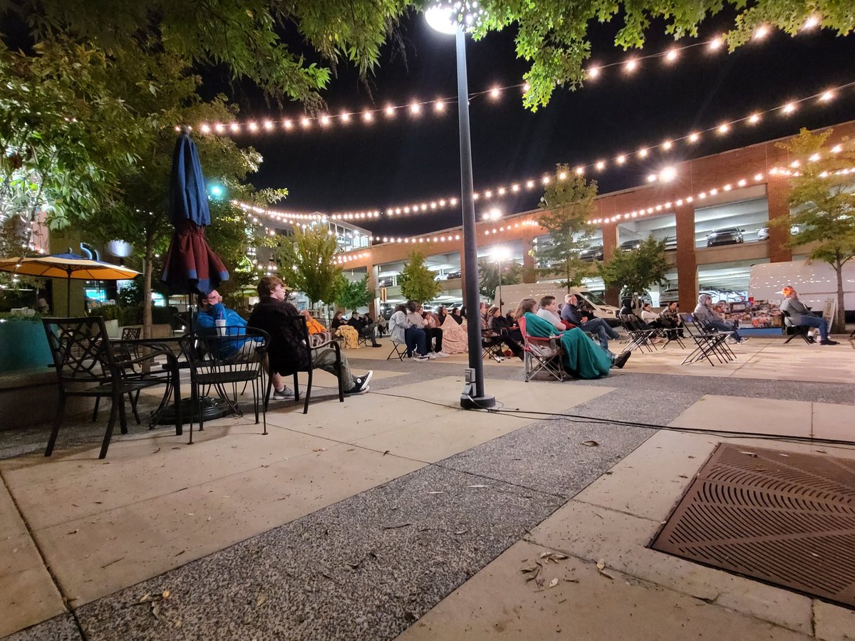 overtonsquare's tweet photo. Bravo to the Tennessee Shakespeare Company and everyone who came out to watch the performance tonight at The Square!
#OvertonSquare #ILoveMemphis #Choose901 @tnshakespeare https://t.co/HldljQzIbx
