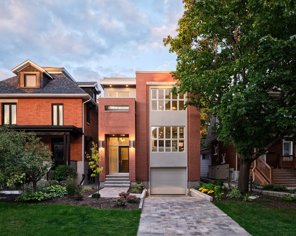 Custom urban home, 2,800 sq. ft. or less, is won by Rosaline J. Hill Architect &amp; Sherbrooke Urban Developments for a “contemporary urban home designed to complement a traditional setting in a transitioning neighbourhood”
#GOHBAawards