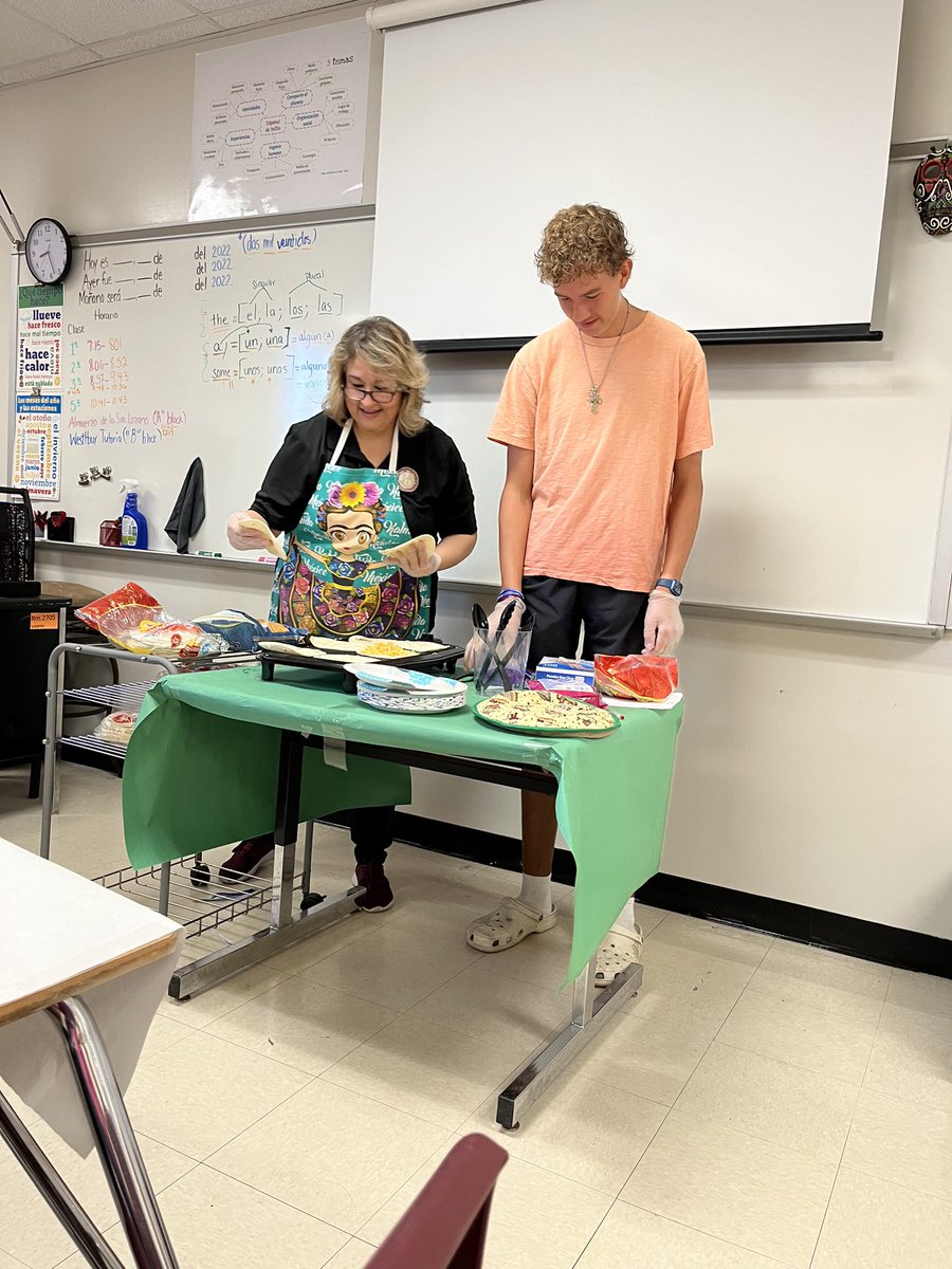 Mrs. Lozano tweet media