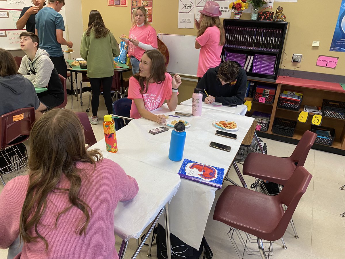 Mrs. Lozano tweet media